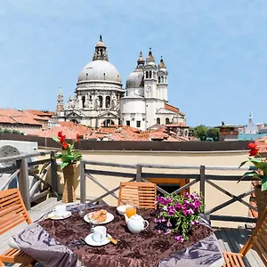 https://accademia-charm-apartments.hotelslidodijesolo.com